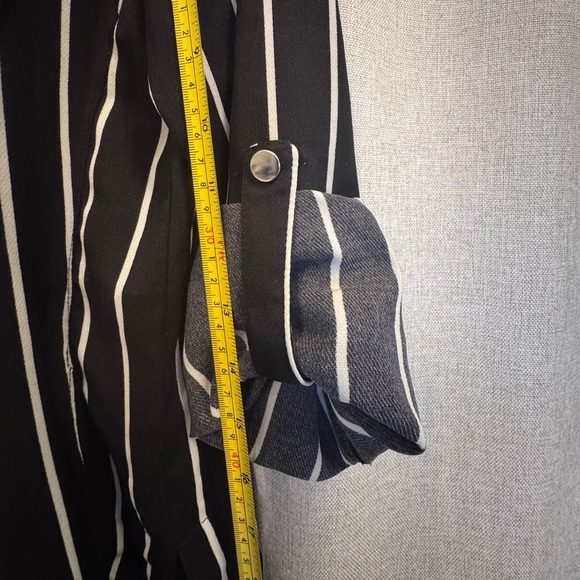 Woman’s Iris Black and White Striped Blazer Size Small - Picture 5 of 12